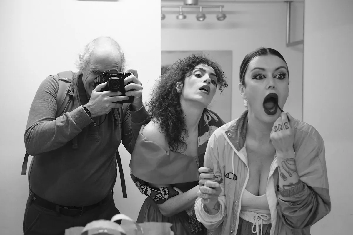 Pete Sánchez con Teresa Gareche y Silvina Magari